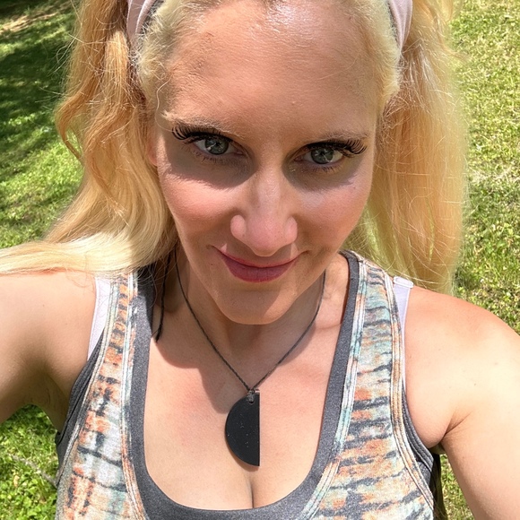 Meet your Posher, Bridget - Picture 1 of 1